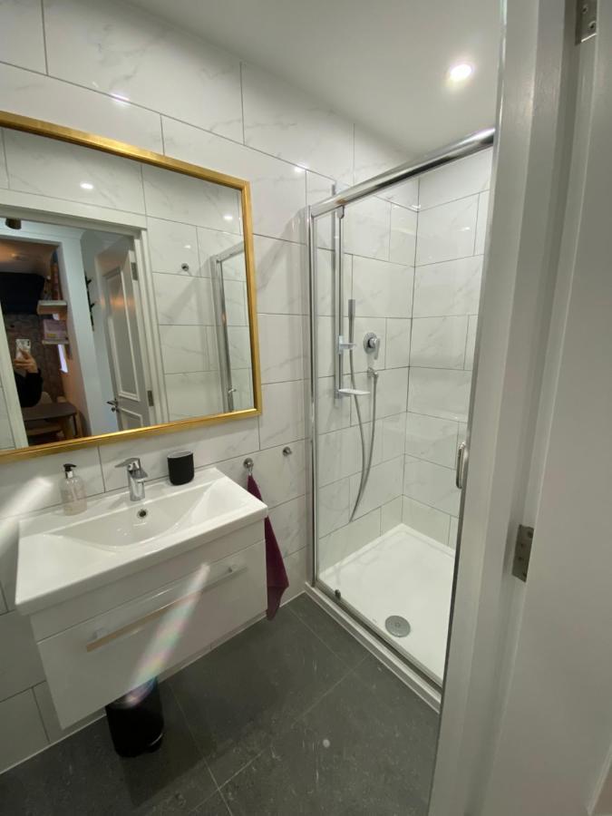 Stylish 1-Bed Studio London Exterior photo